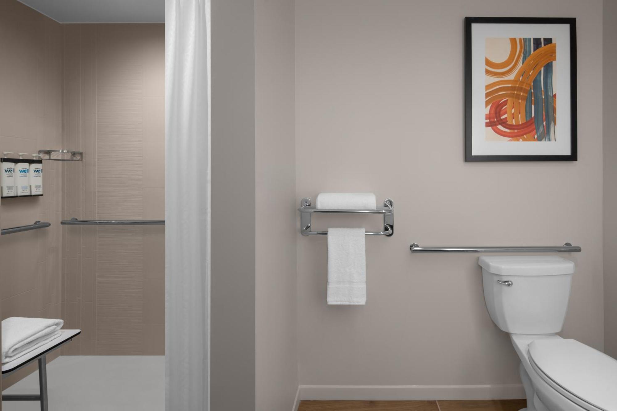 Queen Room with Two Queen Beds and Roll-In Shower - Disability Access,1534765396:JPEG