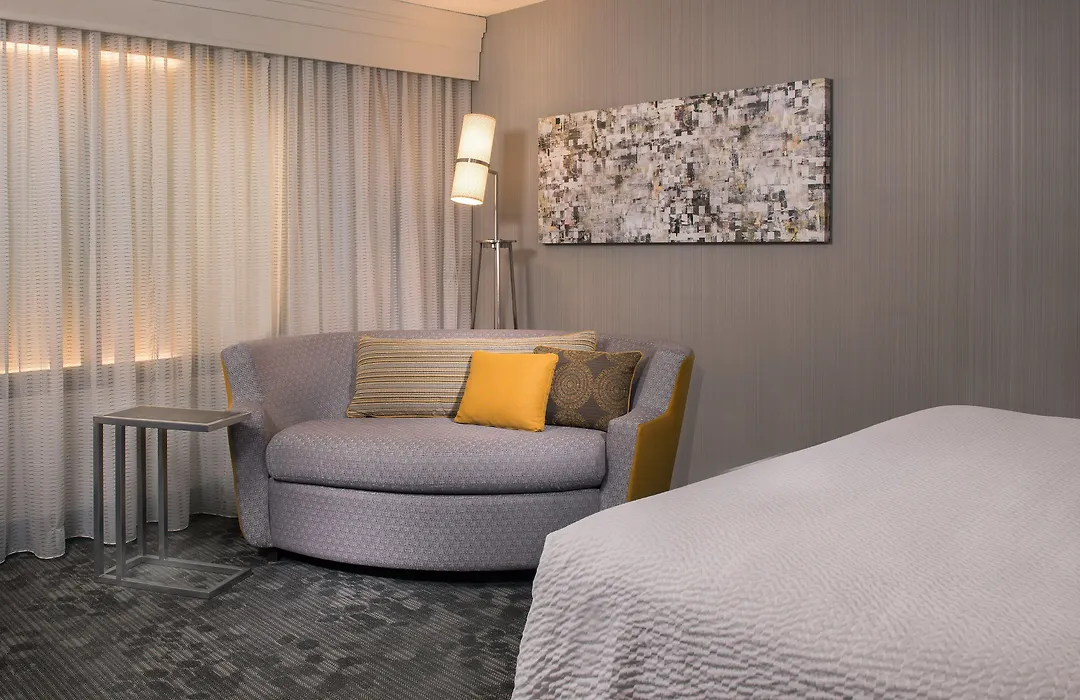 Courtyard By Marriott Lansing-1